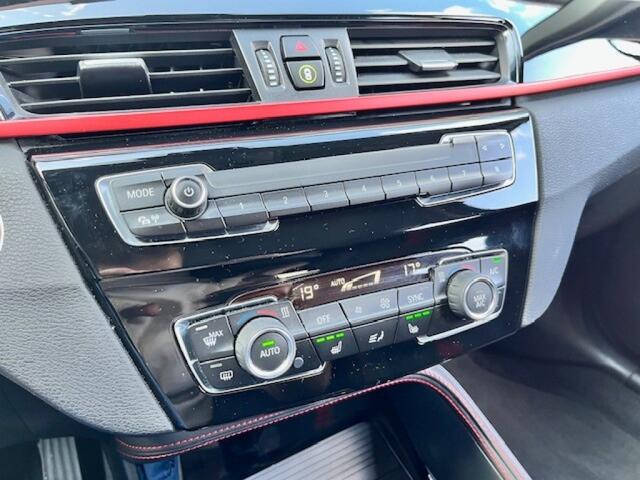 BMW X1 XDRIVE20I SPORTLINE AUT. - NAVI - TREKH. - LED