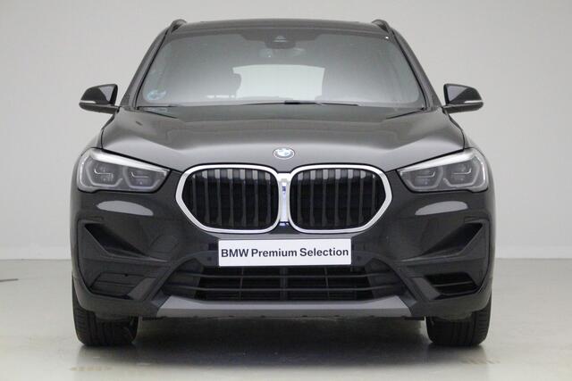 BMW X1 sDrive18i | Panorama | Leder | 2 jaar Garantie | LED | Comfort Acces | 18"M-Sport velgen