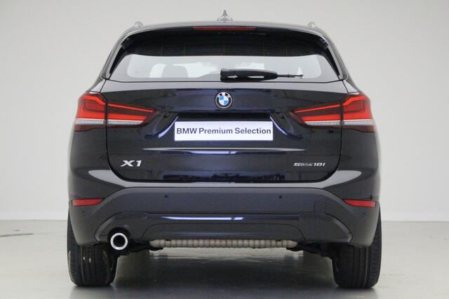 BMW X1 sDrive18i | Panorama | Leder | 2 jaar Garantie | LED | Comfort Acces | 18"M-Sport velgen