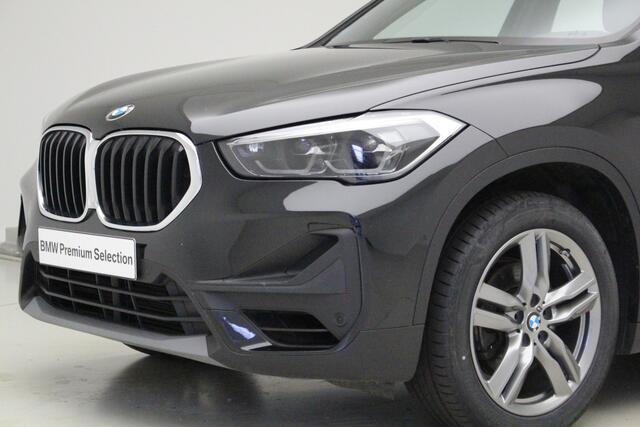 BMW X1 sDrive18i | Panorama | Leder | 2 jaar Garantie | LED | Comfort Acces | 18"M-Sport velgen