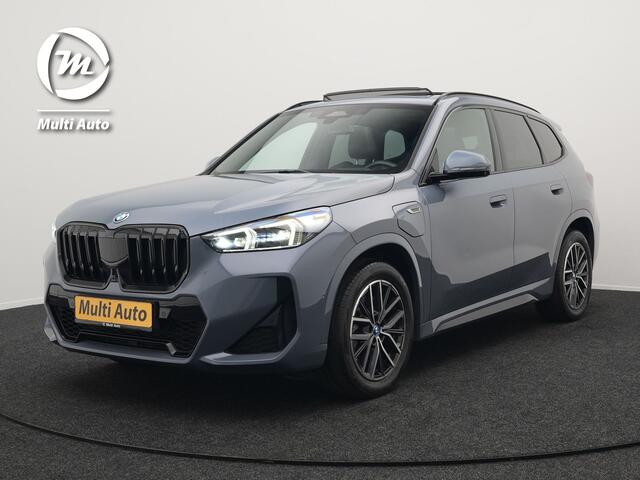 BMW X1 xDrive30e M-Sport Plug In Hybrid Storm Bay Metallic 326pk Dealer O.H. PHEV | Panodak | Lederen Sportstoelen Memory & Massage | Adaptive Cruise | Harman Kardon | Navigatie | 360 Camera | Head Up | Sfeerverlichting | Apple Carplay |