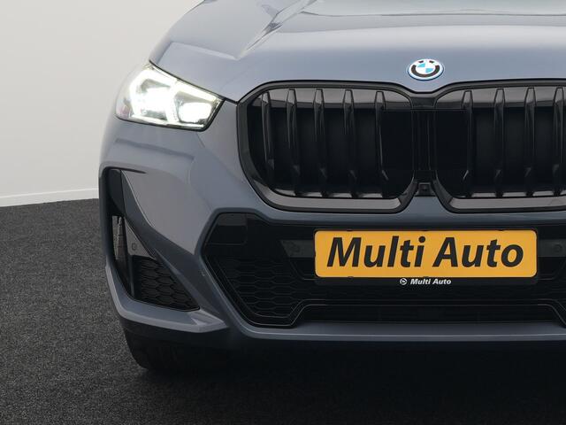 BMW X1 xDrive30e M-Sport Plug In Hybrid Storm Bay Metallic 326pk Dealer O.H. PHEV | Panodak | Lederen Sportstoelen Memory & Massage | Adaptive Cruise | Harman Kardon | Navigatie | 360 Camera | Head Up | Sfeerverlichting | Apple Carplay |