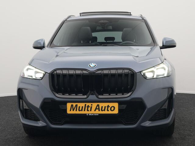 BMW X1 xDrive30e M-Sport Plug In Hybrid Storm Bay Metallic 326pk Dealer O.H. PHEV | Panodak | Lederen Sportstoelen Memory & Massage | Adaptive Cruise | Harman Kardon | Navigatie | 360 Camera | Head Up | Sfeerverlichting | Apple Carplay |