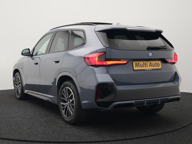 BMW X1 xDrive30e M-Sport Plug In Hybrid Storm Bay Metallic 326pk Dealer O.H. PHEV | Panodak | Lederen Sportstoelen Memory & Massage | Adaptive Cruise | Harman Kardon | Navigatie | 360 Camera | Head Up | Sfeerverlichting | Apple Carplay |