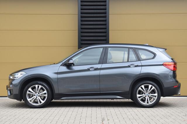 BMW X1 xDrive20i High Executive * Sportline * Trekhaak * Head-up * Sportstoelen *