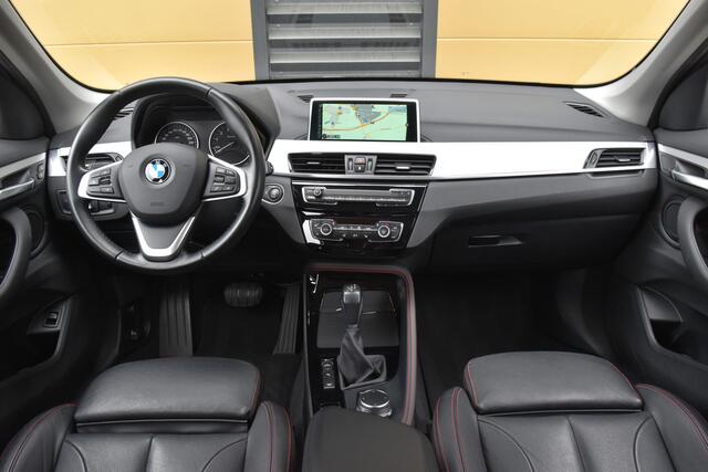 BMW X1 xDrive20i High Executive * Sportline * Trekhaak * Head-up * Sportstoelen *