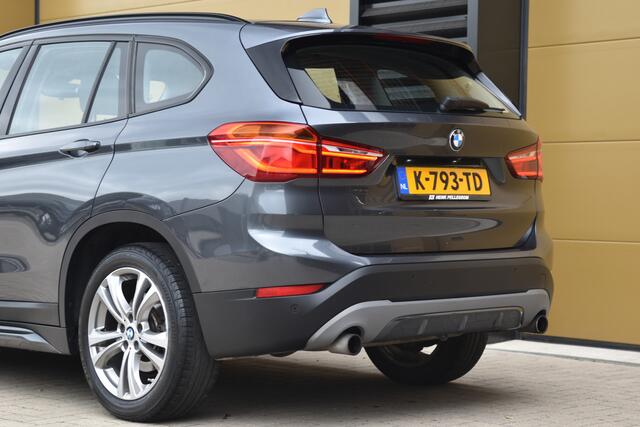 BMW X1 xDrive20i High Executive * Sportline * Trekhaak * Head-up * Sportstoelen *
