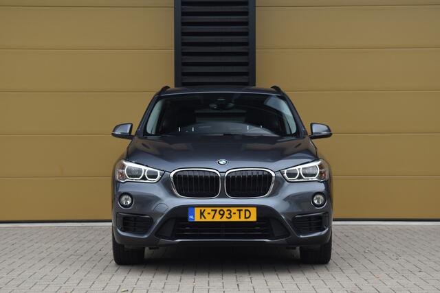 BMW X1 xDrive20i High Executive * Sportline * Trekhaak * Head-up * Sportstoelen *