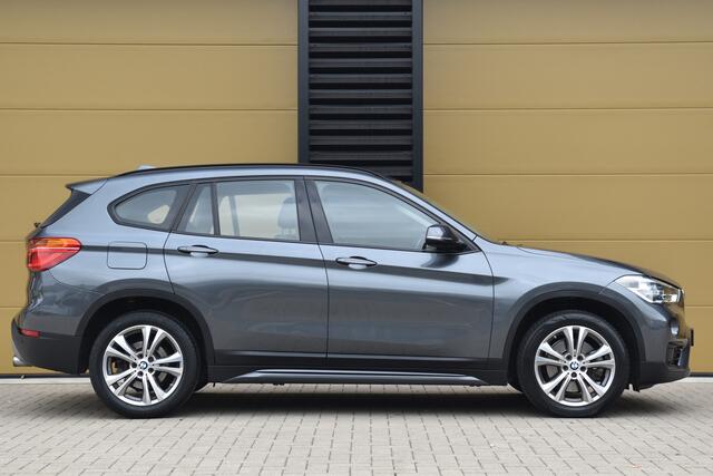 BMW X1 xDrive20i High Executive * Sportline * Trekhaak * Head-up * Sportstoelen *