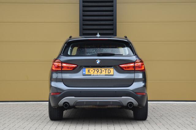 BMW X1 xDrive20i High Executive * Sportline * Trekhaak * Head-up * Sportstoelen *