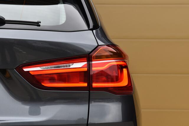 BMW X1 xDrive20i High Executive * Sportline * Trekhaak * Head-up * Sportstoelen *