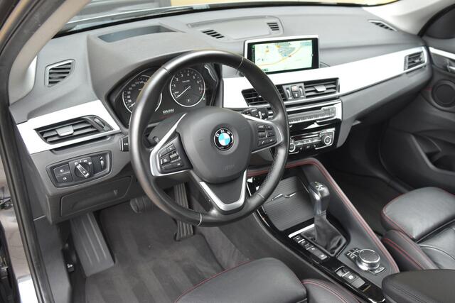 BMW X1 xDrive20i High Executive * Sportline * Trekhaak * Head-up * Sportstoelen *