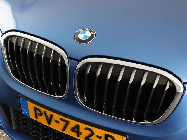 BMW X1 sDrive20i High Executive M Sport (NL-Auto / Afn. Trekhaak / Carplay / Camera / Navi / Cruise / 19'')