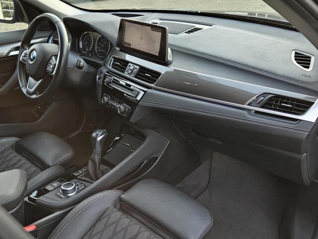 BMW X1 xDrive25e X Line | SPORTSTOELEN | NAVIGATIE PLUS | CAMERA | TREKHAAK | STOELVERWARMING | HEAD UP |