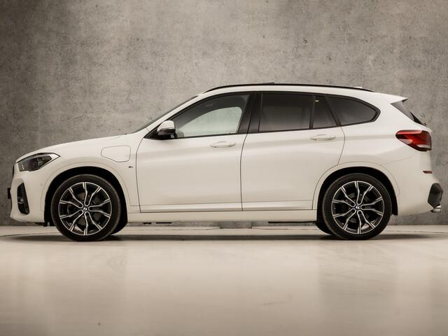 BMW X1 xDrive25e M Sport 221Pk Automaat (PANORAMADAK, M PAKKET, GROOT NAVI, MEMORY SEATS, CAMERA, DEALER ONDERHOUDEN, LEDER, ELEK ACHTERKLEP, GETINT GLAS, NIEUWSTAAT)