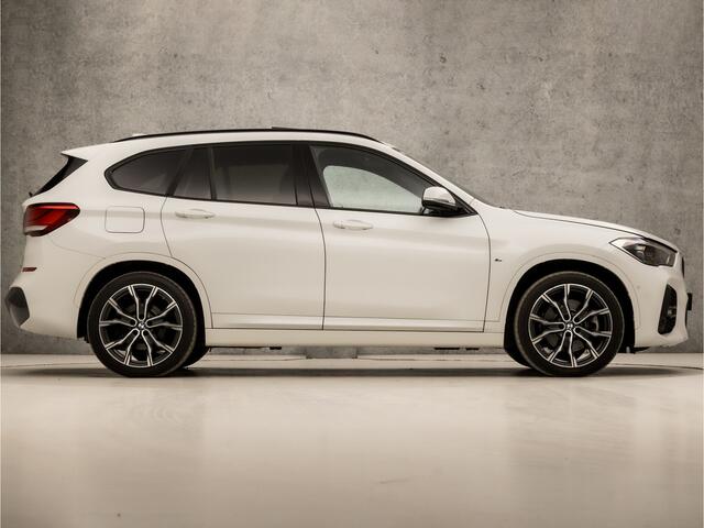 BMW X1 xDrive25e M Sport 221Pk Automaat (PANORAMADAK, M PAKKET, GROOT NAVI, MEMORY SEATS, CAMERA, DEALER ONDERHOUDEN, LEDER, ELEK ACHTERKLEP, GETINT GLAS, NIEUWSTAAT)