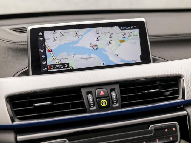 BMW X1 xDrive25e M Sport 221Pk Automaat (PANORAMADAK, M PAKKET, GROOT NAVI, MEMORY SEATS, CAMERA, DEALER ONDERHOUDEN, LEDER, ELEK ACHTERKLEP, GETINT GLAS, NIEUWSTAAT)