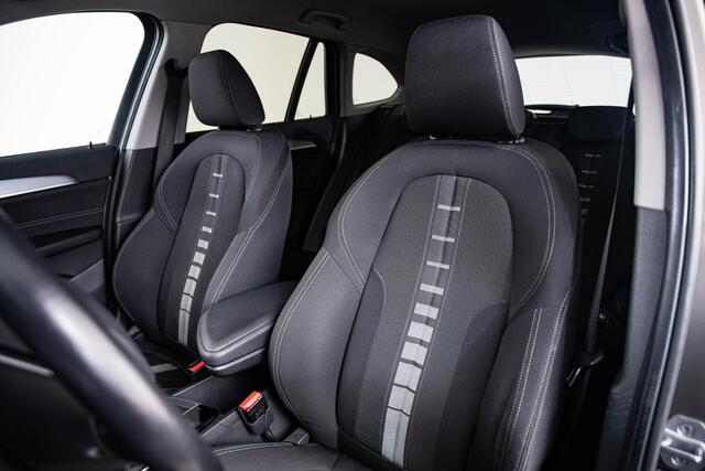 BMW X1 sDrive20i High Executive Model Sport - Elektrische stoelverstelling - Head-up - Camera - Driving Assistant - Lendensteun - Navigatie Plus - HiFi System