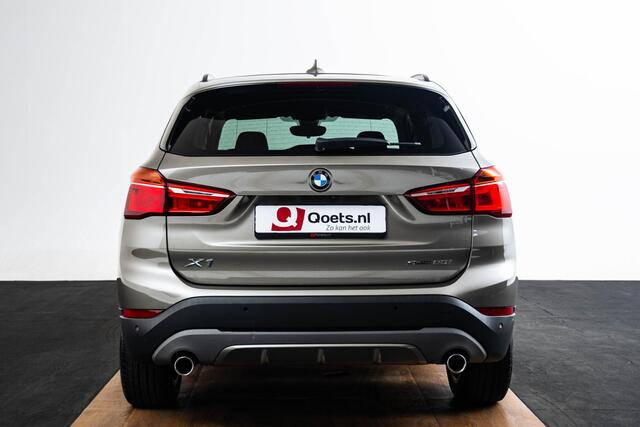 BMW X1 sDrive20i High Executive Model Sport - Elektrische stoelverstelling - Head-up - Camera - Driving Assistant - Lendensteun - Navigatie Plus - HiFi System