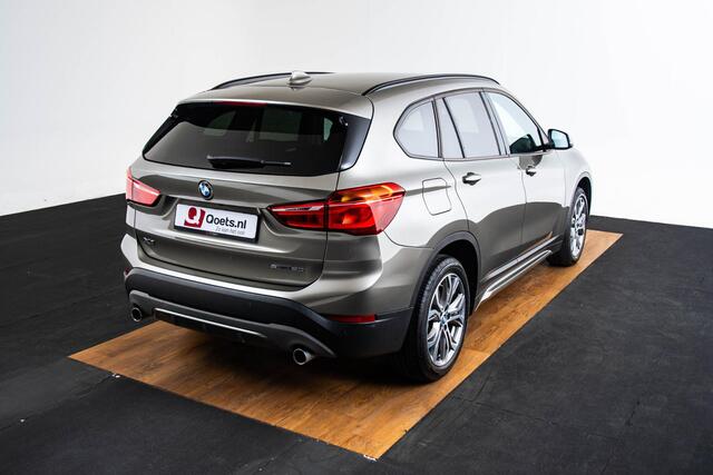 BMW X1 sDrive20i High Executive Model Sport - Elektrische stoelverstelling - Head-up - Camera - Driving Assistant - Lendensteun - Navigatie Plus - HiFi System