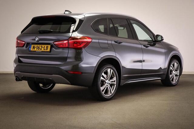BMW X1 sDrive18i High Executive | SPORT LINE PACK | STOELVERWARMING | NAVIGATIE | 18"