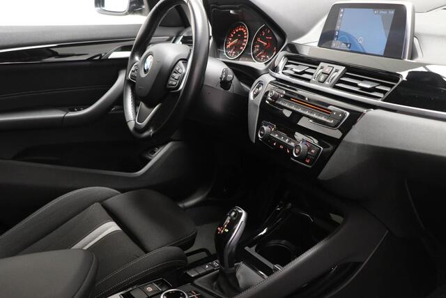 BMW X1 sDrive18i High Executive | SPORT LINE PACK | STOELVERWARMING | NAVIGATIE | 18"