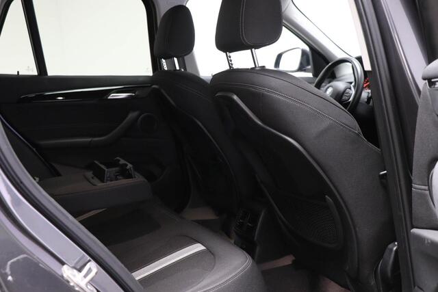 BMW X1 sDrive18i High Executive | SPORT LINE PACK | STOELVERWARMING | NAVIGATIE | 18"