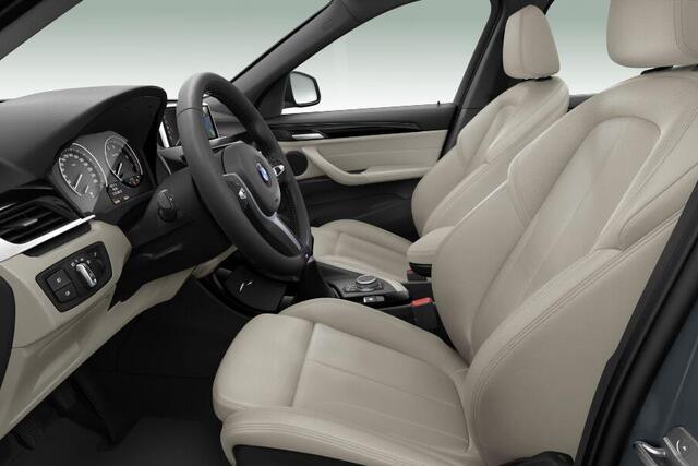 BMW X1 sDrive18i M Sportpakket / Panoramadak / Afneembare trekhaak