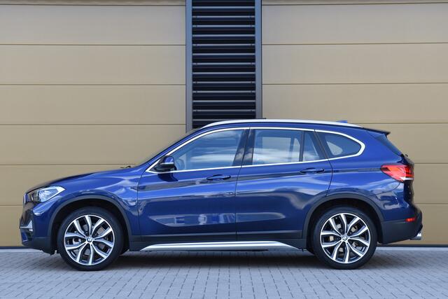 BMW X1 sDrive20i VDL Nedcar Edition * X line * Panorama dak * Trekhaak * Head-up * Stoelverwarming *