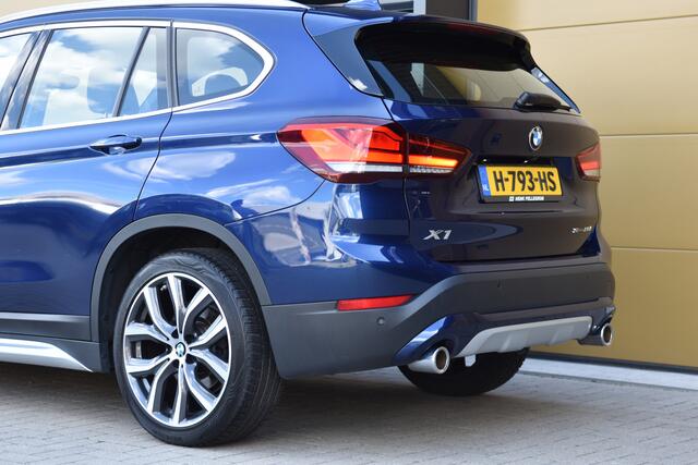 BMW X1 sDrive20i VDL Nedcar Edition * X line * Panorama dak * Trekhaak * Head-up * Stoelverwarming *