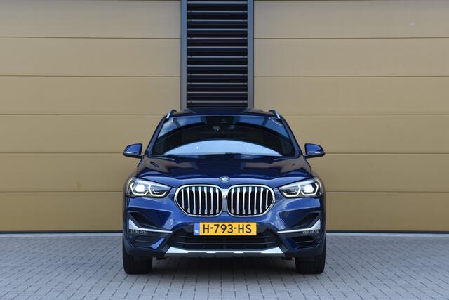 BMW X1 sDrive20i VDL Nedcar Edition * X line * Panorama dak * Trekhaak * Head-up * Stoelverwarming *
