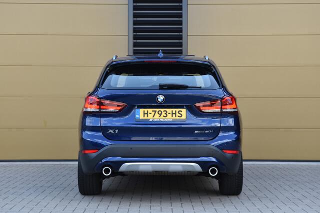 BMW X1 sDrive20i VDL Nedcar Edition * X line * Panorama dak * Trekhaak * Head-up * Stoelverwarming *