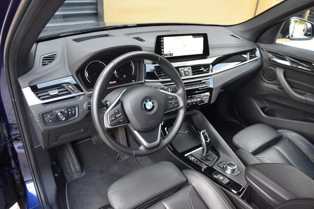 BMW X1 sDrive20i VDL Nedcar Edition * X line * Panorama dak * Trekhaak * Head-up * Stoelverwarming *