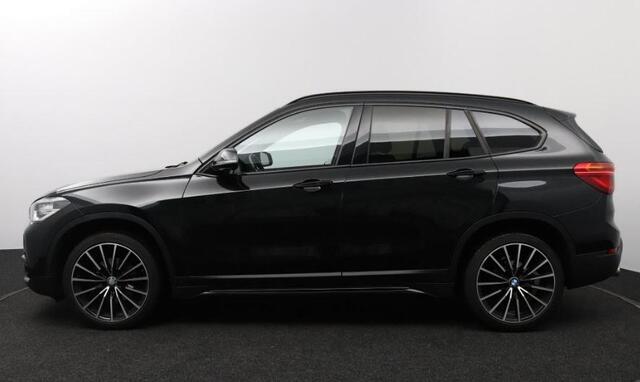 BMW X1 sDrive18i High Executive | Leder | Panoramadak | Camera |