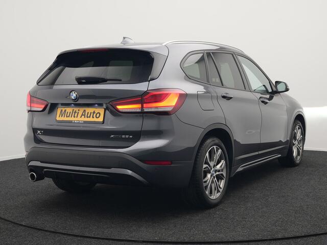 BMW X1 xDrive25e Sportline Plug In Hybrid 221pk Dealer O.H. PHEV | Sportstoelen Verwarmd | Trekhaak Afneembaar | Harman Kardon | Apple Carplay | Navigatie | LED Koplampen | Camera | Sfeerverlichting | DAB |
