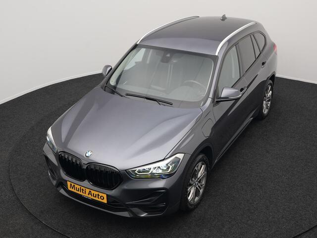 BMW X1 xDrive25e Sportline Plug In Hybrid 221pk Dealer O.H. PHEV | Sportstoelen Verwarmd | Trekhaak Afneembaar | Harman Kardon | Apple Carplay | Navigatie | LED Koplampen | Camera | Sfeerverlichting | DAB |
