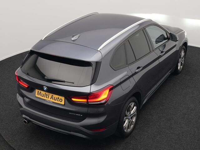 BMW X1 xDrive25e Sportline Plug In Hybrid 221pk Dealer O.H. PHEV | Sportstoelen Verwarmd | Trekhaak Afneembaar | Harman Kardon | Apple Carplay | Navigatie | LED Koplampen | Camera | Sfeerverlichting | DAB |