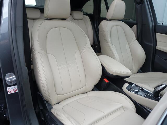 BMW X1 sDrive20i M Sport Aut- Shadowline, Panoramadak, Sport Leder, Head Up, Xenon Led, Park Assist, Stoelverwarming