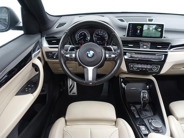 BMW X1 sDrive20i M Sport Aut- Shadowline, Panoramadak, Sport Leder, Head Up, Xenon Led, Park Assist, Stoelverwarming