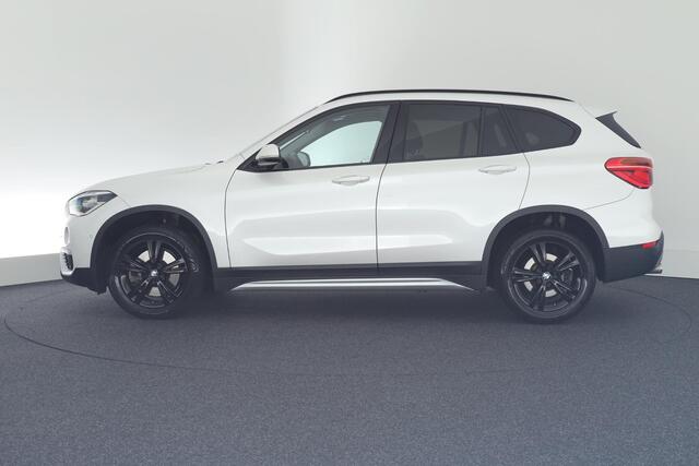 BMW X1 sDrive20i 192pk Orange Edition II Head-Up Keyless Stoelverwarming Leder Navigatie