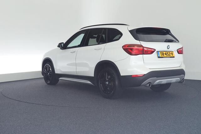 BMW X1 sDrive20i 192pk Orange Edition II Head-Up Keyless Stoelverwarming Leder Navigatie