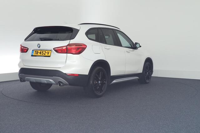 BMW X1 sDrive20i 192pk Orange Edition II Head-Up Keyless Stoelverwarming Leder Navigatie