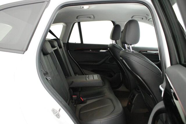 BMW X1 sDrive20i 192pk Orange Edition II Head-Up Keyless Stoelverwarming Leder Navigatie
