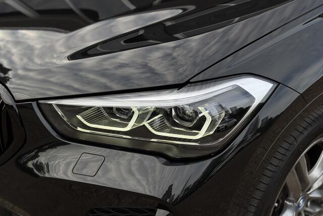 BMW X1 xDrive25e M-Sport | Sportstoelen | Trekhaak | Stoel+Stuurverwarming | Privacy Glas | Navi