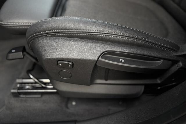 BMW X1 xDrive25e M-Sport | Sportstoelen | Trekhaak | Stoel+Stuurverwarming | Privacy Glas | Navi