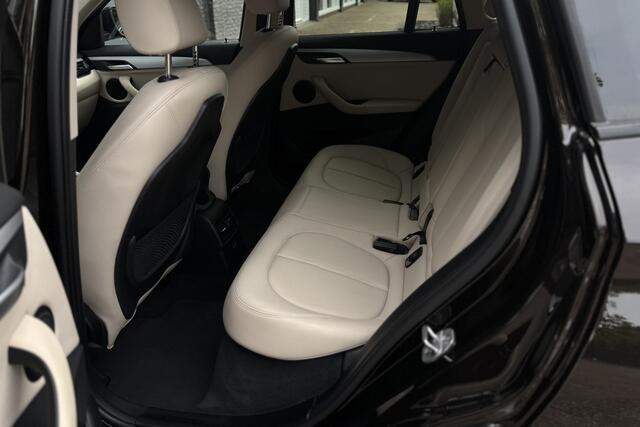 BMW X1 xDrive25e | Achteruitrijcamera | Adap. Cruise | Privacy Glas | Apple Carplay | 27.000 KM