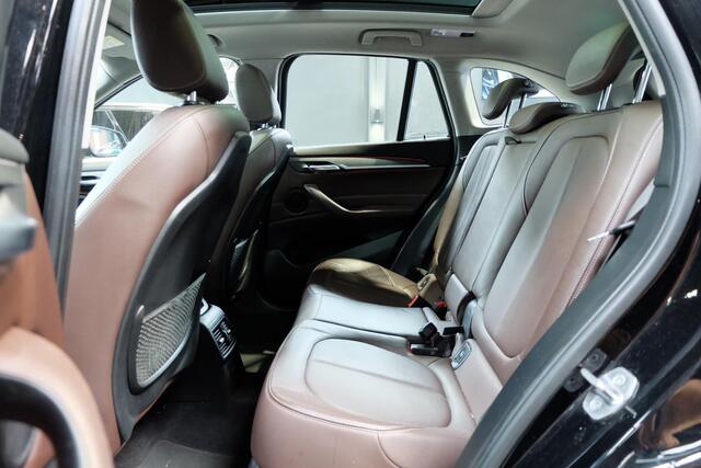 BMW X1 sDrive18i High Executive / Pano / Leder / Camera / Dealeronderhouden