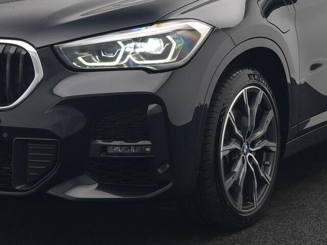 BMW X1 xDrive25e M Sport Plug In Hybrid 222pk Dealer O.H PHEV | Trekhaak Afneembaar | Head Up | Camera | M-Sport Stuur | Lederen Sportstoelen Verwarmd | Keyless | Cruise Control | Navigatie | DAB |