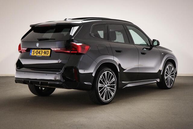 BMW X1 sDrive18i M-Sport | TRAVEL- PACK | PANORAMADAK |TREKHAAK | 20"