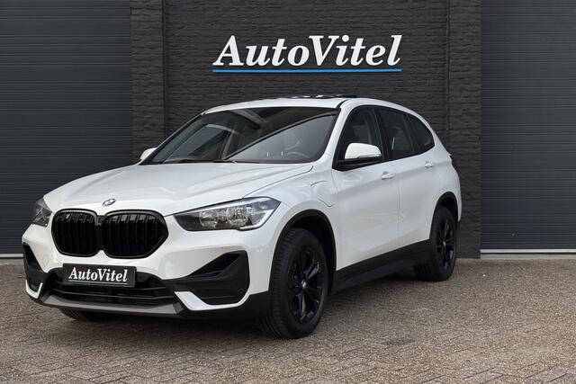 BMW X1 xDrive25e | Panodak | Camera | Stoelverwarming | Inklapbare spiegels | Navi